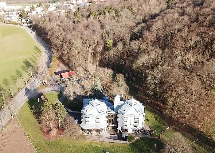 Hellmut-wassmer-jugendherberge * Лёррах